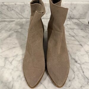 Treasure & Bond Taupe Heeled Boots